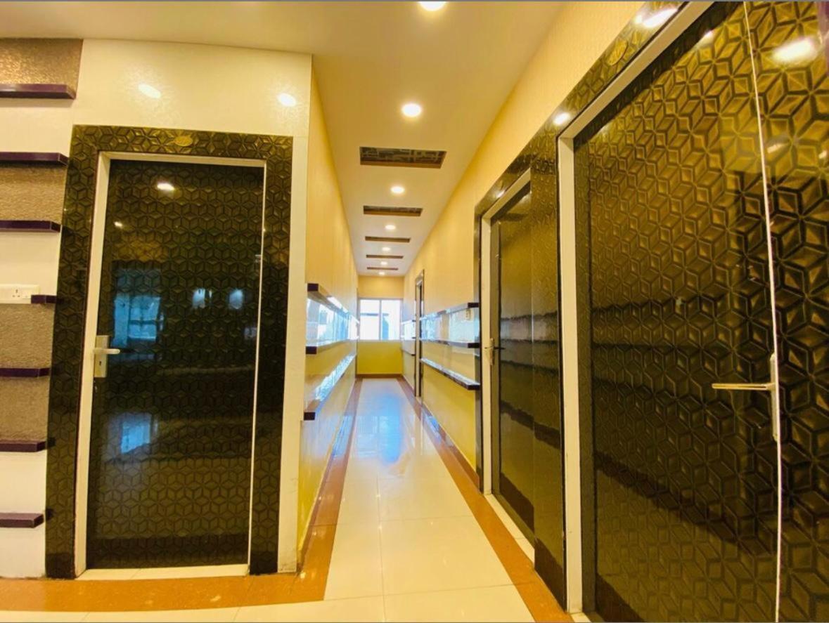 Отель Basant Vihar International Гая Экстерьер фото